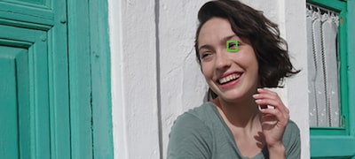 Funkcia automatického zaostrovania na oči na snímanie skvelých portrétov a autoportrétov Funkcia automatického zaostrovania na oči na snímanie skvelých portrétov a autoportrétov