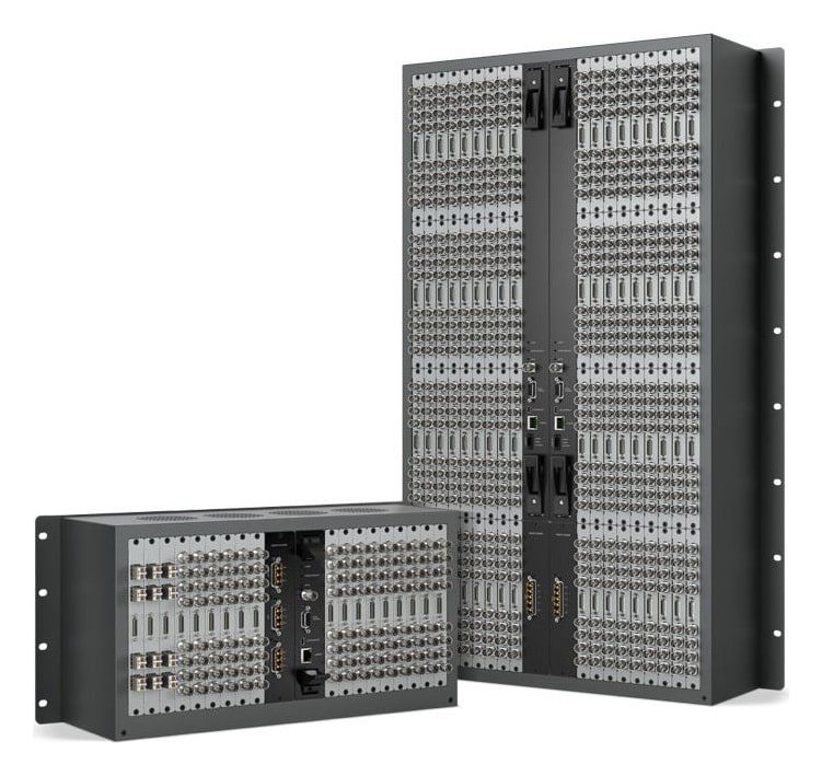 Blackmagic Universal Videohub 288 – Dve veľkosti rámu, rovnaké karty