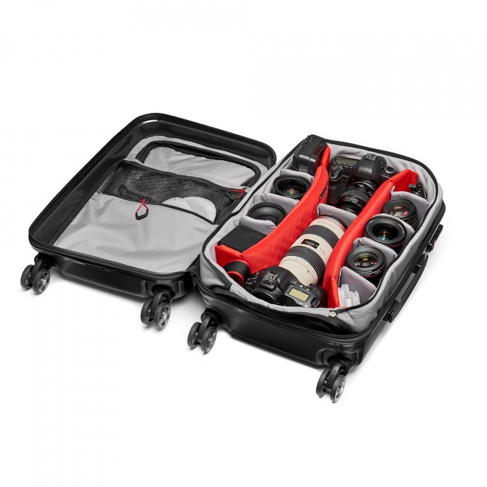 Otvorený batoh Manfrotto Spin-55 s usporiadaným priestorom na fotoaparát
