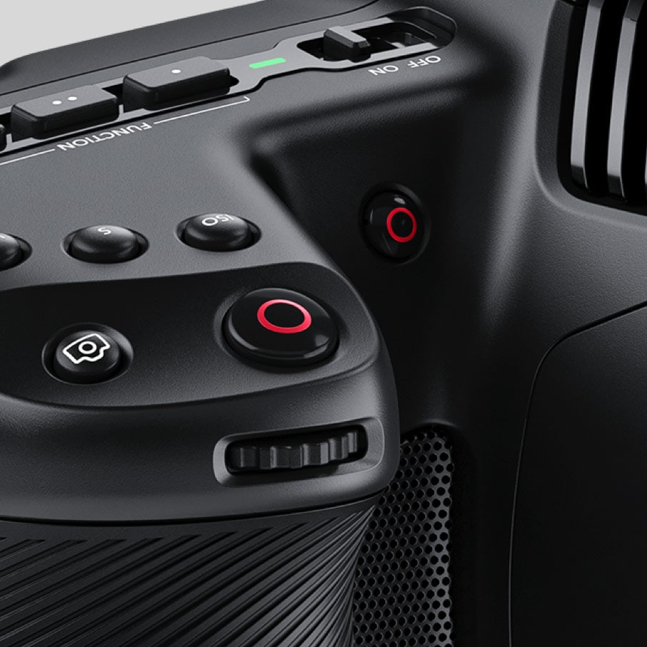Blackmagic Pocket Cinema Camera 6K Pro – Rukoväť s ovládaním pod prstami
