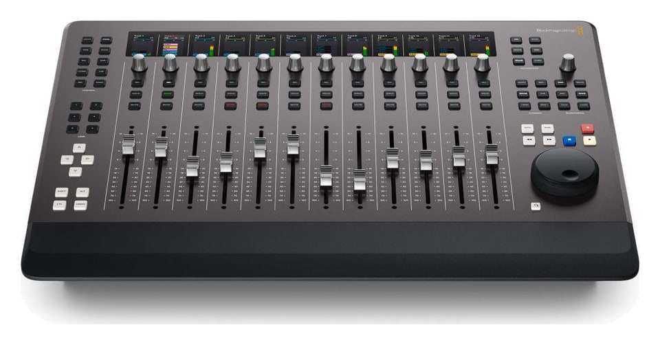 Blackmagic Design Fairlight Desktop Console – Dvanásť plne vybavených kanálov