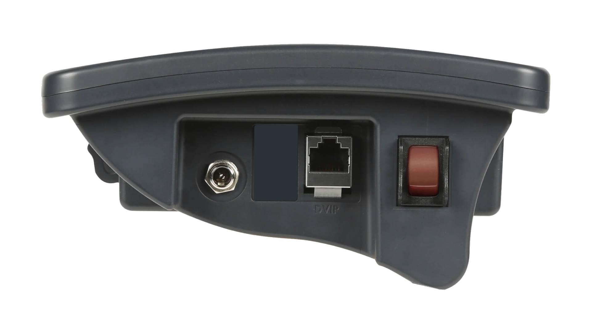 Konektory RS-232 a USB 2.0 na zadní straně Datavideo TPC-700P