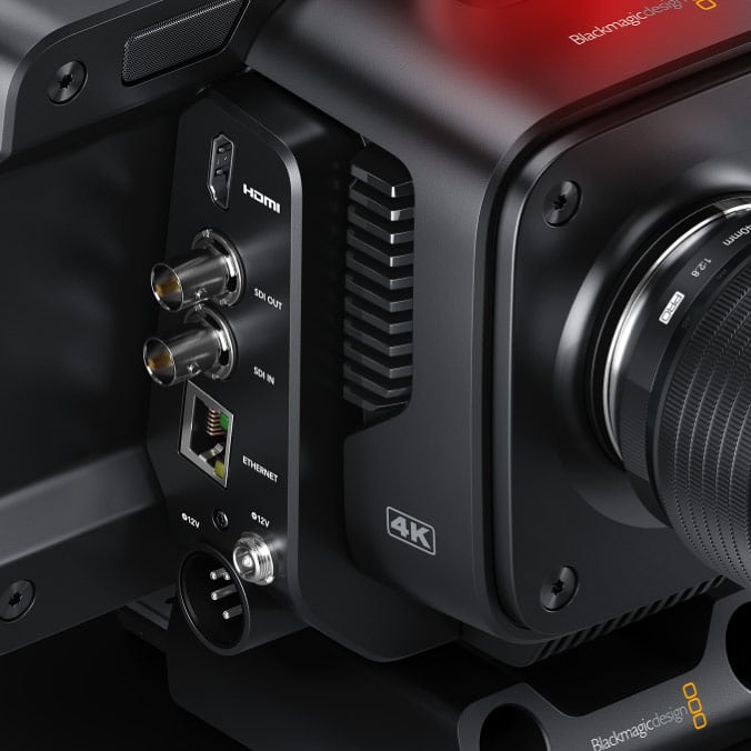 Blackmagic Design Studio Camera 4K Pro G2 – Konektory na bokoch