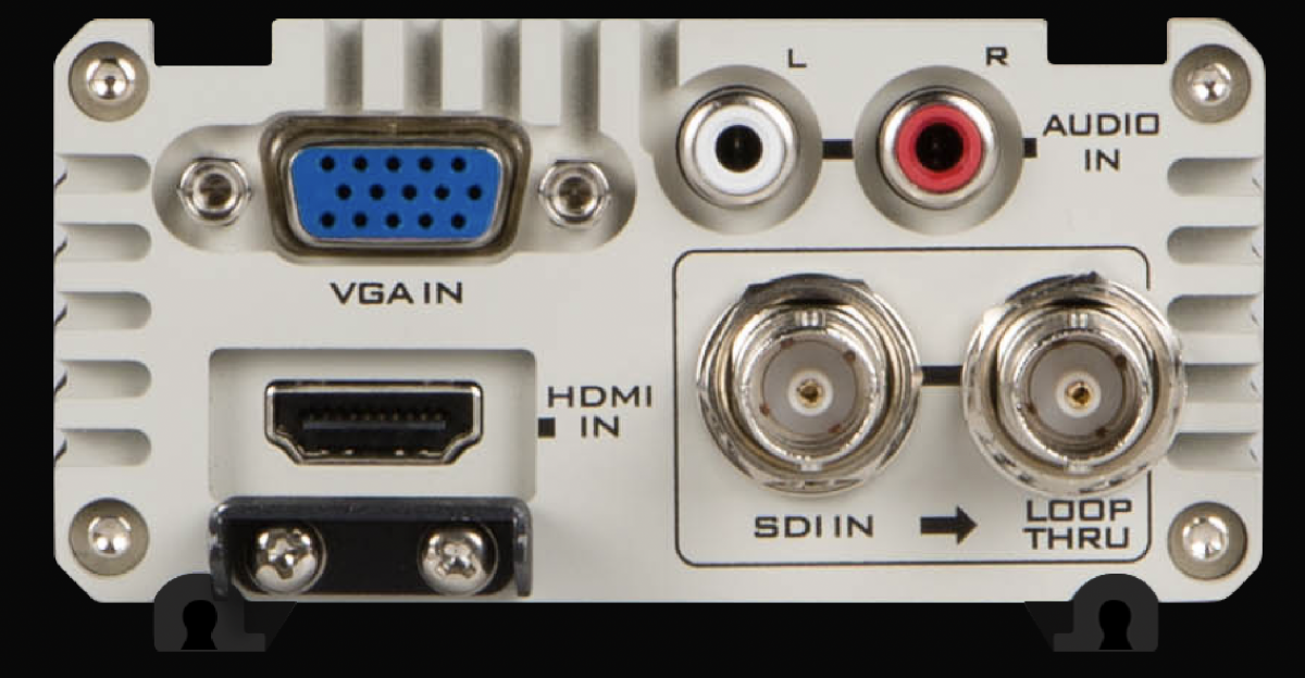 Detail vstupov VGA, HDMI, SDI loop-through a stereofónneho zvuku RCA