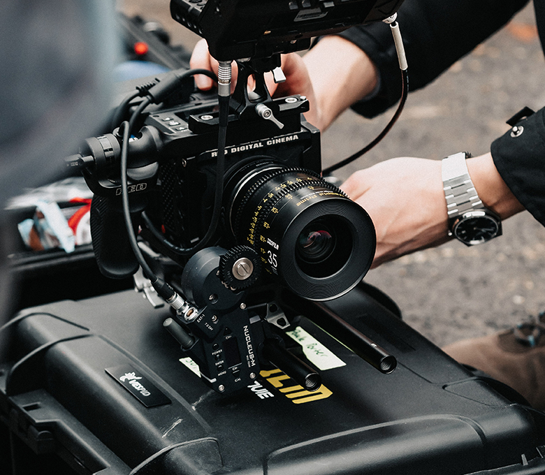 Oficiální fotografie řady DZOFILM Vespid Prime nasazené na kameře