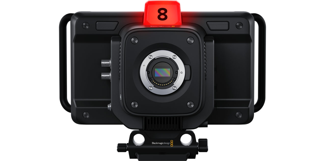 Blackmagic Studio Camera 4K Plus G2 z predného pohľadu