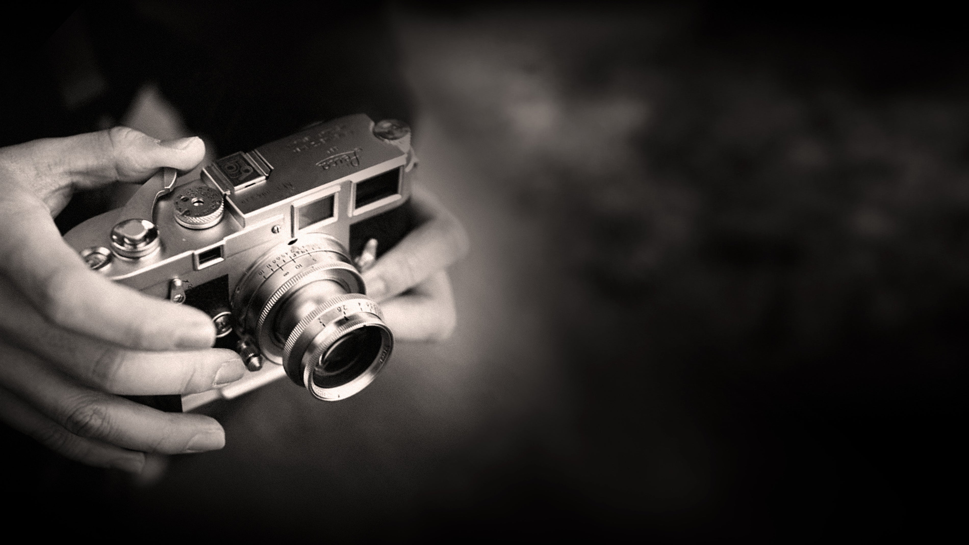 Objektív Thypoch Eureka 50 mm f/2 nasadený na fotoaparáte Leica M