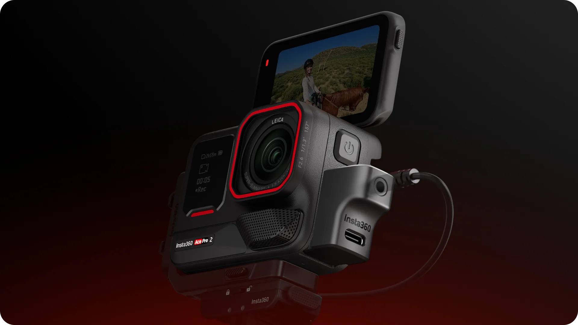 Mikrofonní adaptér Insta360 Ace Series připojený ke kameře
