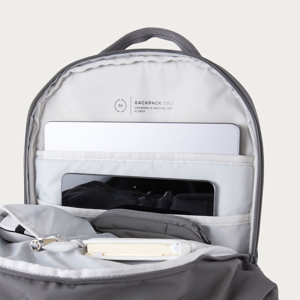 Moment Everything batoh 17 l, sivý – Polstrované vrecko na notebook