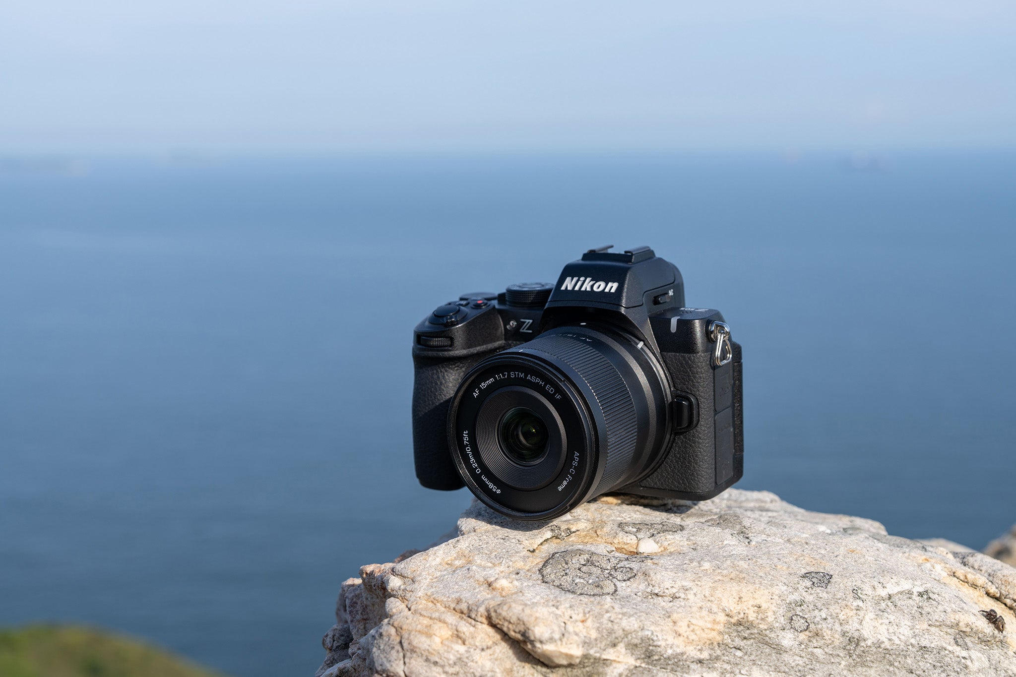 Viltrox 15 mm F1.7 Air na fotoaparátu