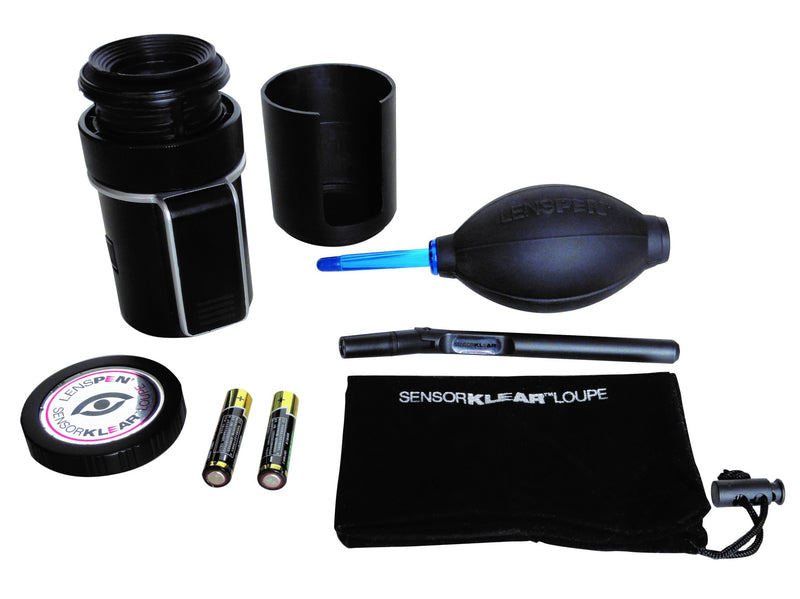 Obsah súpravy LENSPEN SensorKlear Loupe Kit: lupa, pero, ofukovač, batérie a puzdro