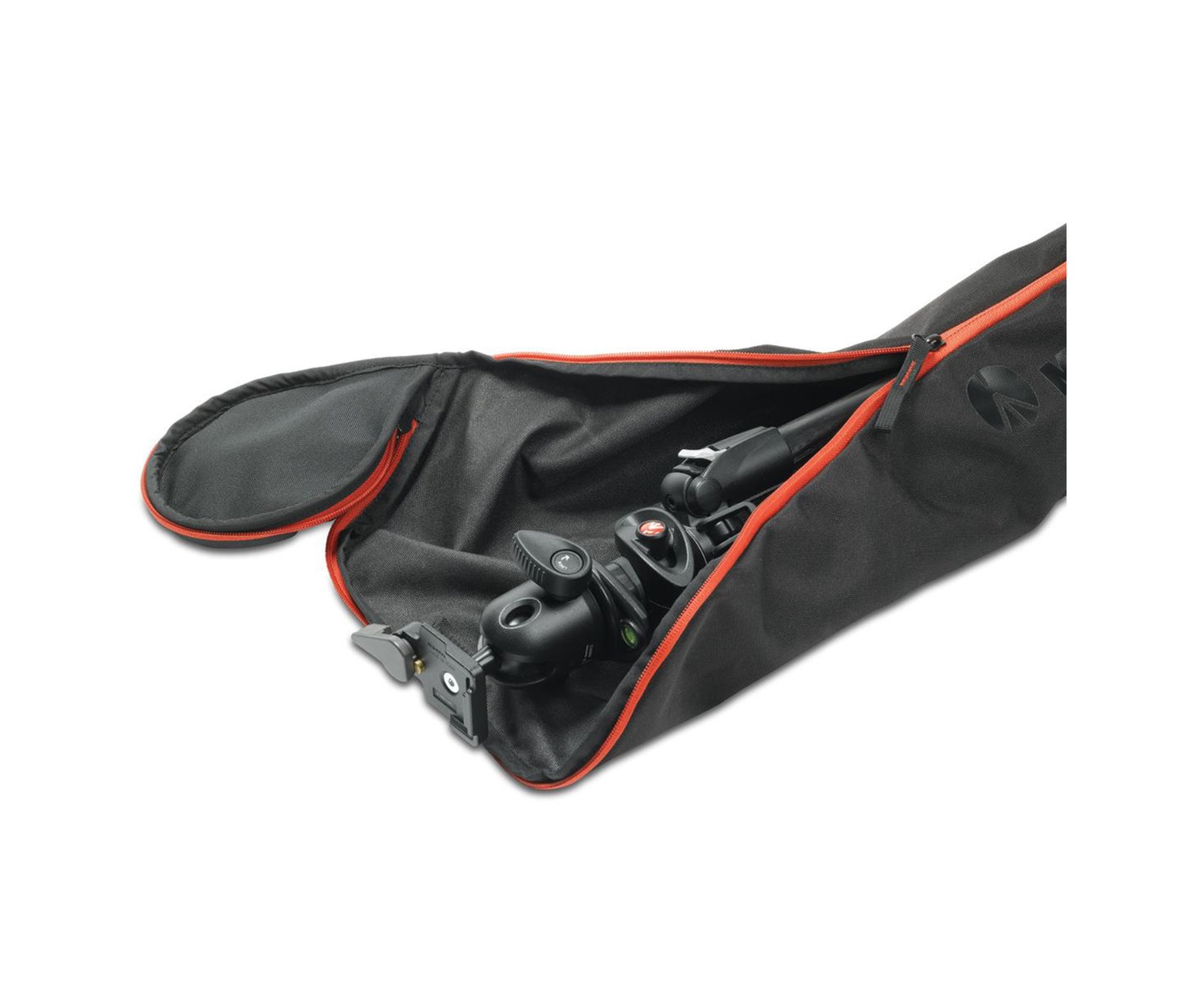Vnútro tašky Manfrotto MBAG80N so statívom a hlavou