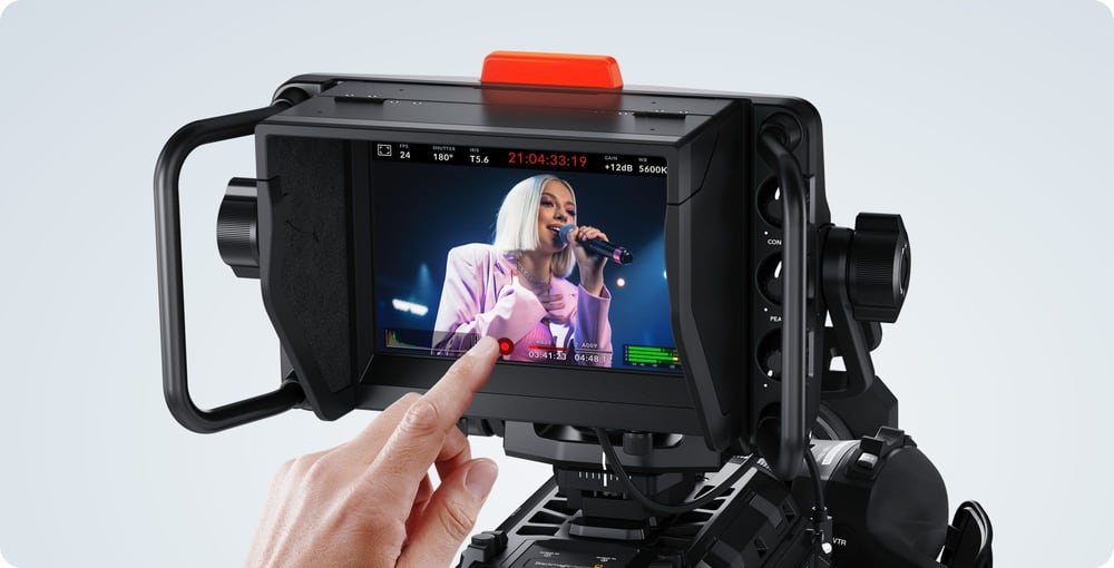 Blackmagic Design URSA Cine Studio Viewfinder – Ovládanie dotykom aj fyzickými prvkami