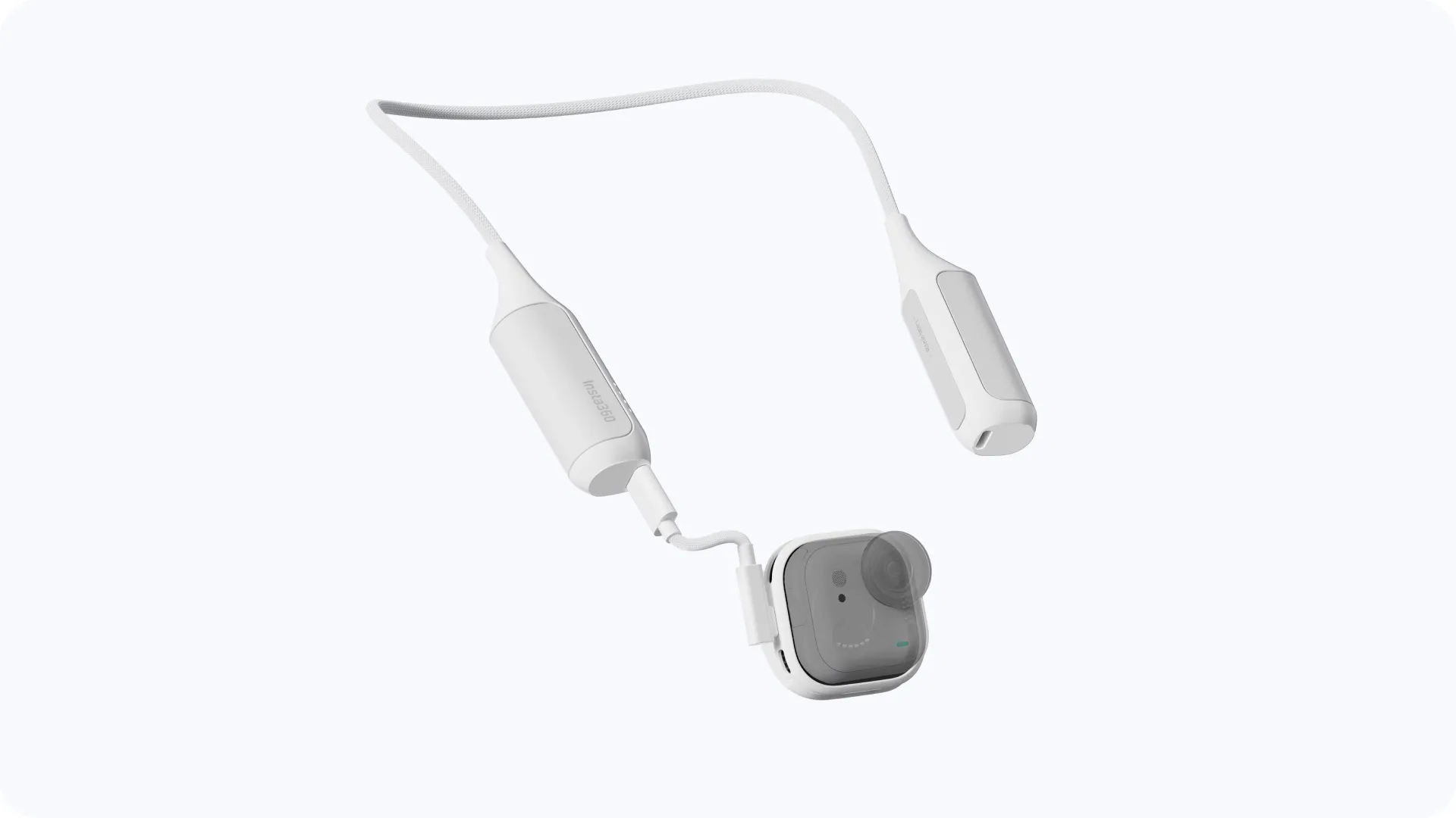Držiak FOMO Power Neck Mount pripojený ku kamere Insta360 GO Ultra