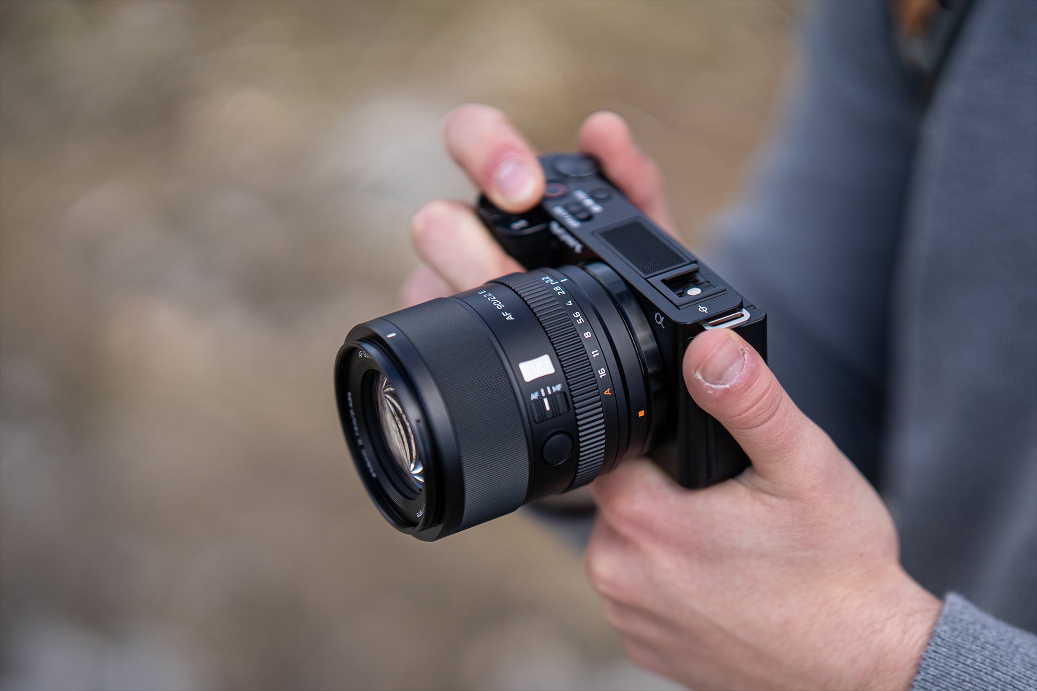 Portrétna kresba objektívu Viltrox 90 mm