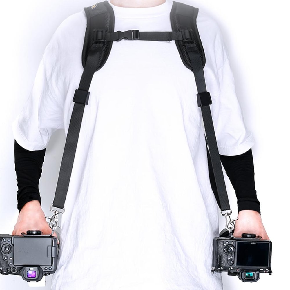 Dva fotoaparáty, dve ramená
