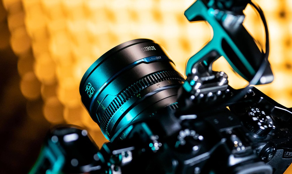 Sirui Nightwalker 35 mm T1,2 S35 manuálny cine objektív (MFT, čierny) – Do ruky aj na gimbal