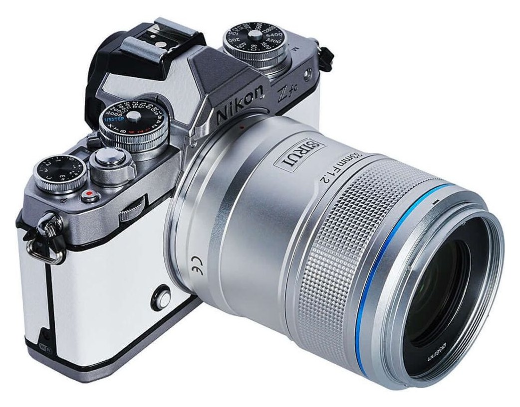 Sirui Sniper 33mm F1,2 APS-C AF objektív, Nikon Z, strieborný – Strieborné vyhotovenie: hliníková zliatina