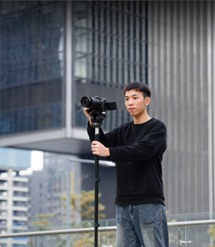 Odober jednu nohu, nasaď na ňu hlavu a zo statívu máš monopod