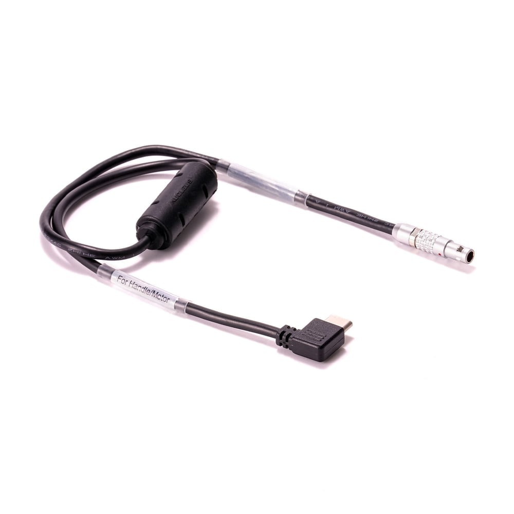USB-C na rukoväti, port RED CTRL na kamere