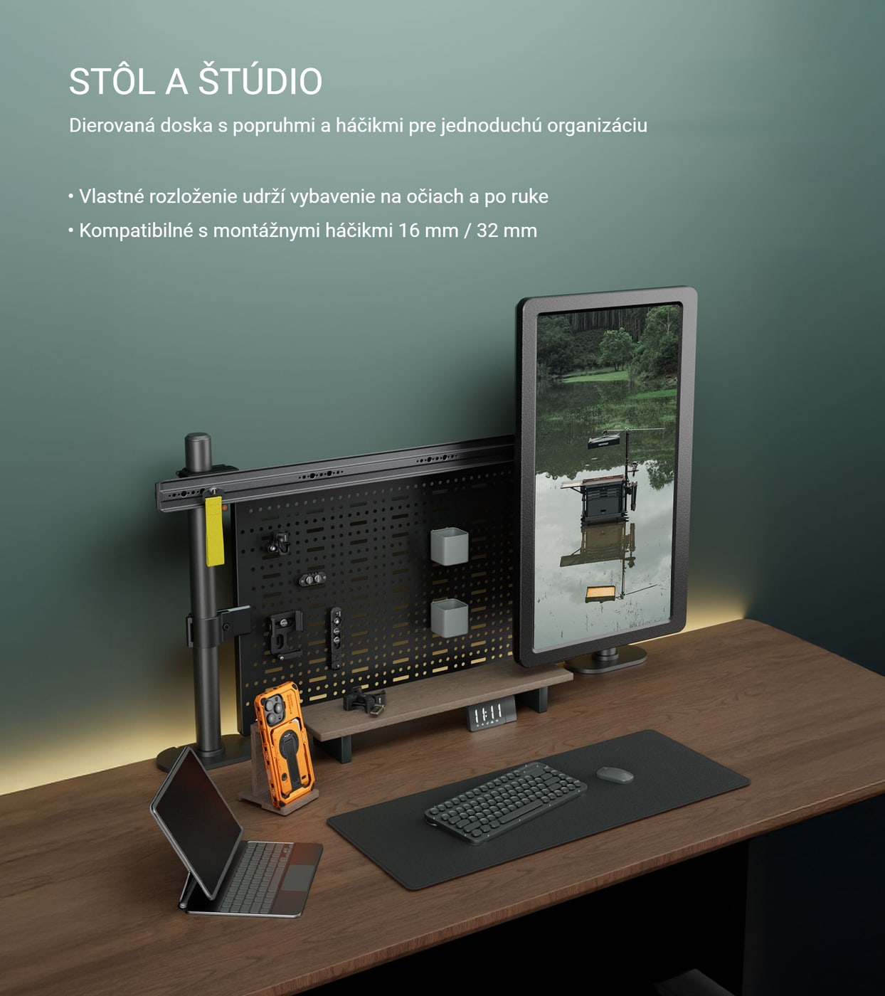 Pracovný stôl v štúdiu aj doma
