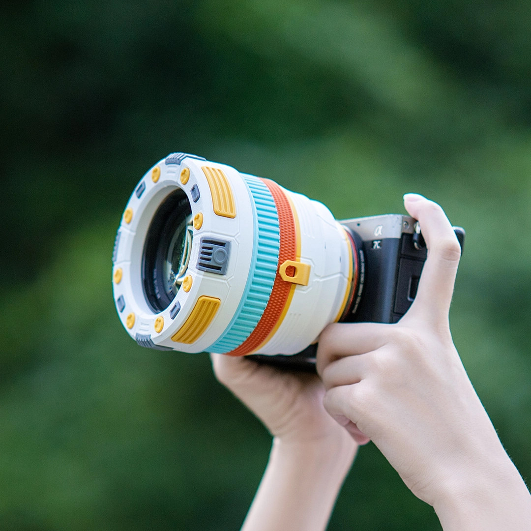 Objektiv s nasazeným tištěným převlekem DIY armor
