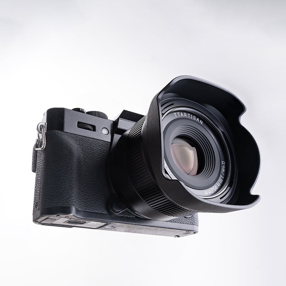 TTArtisan APS-C AF 35mm F1.8 II – Slnečná clona v balení