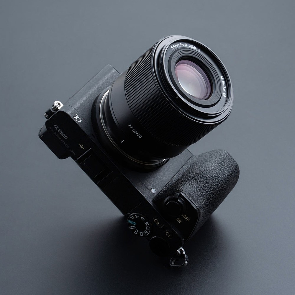 TTArtisan APS-C AF 56mm F1.8 – Krokový motor STM