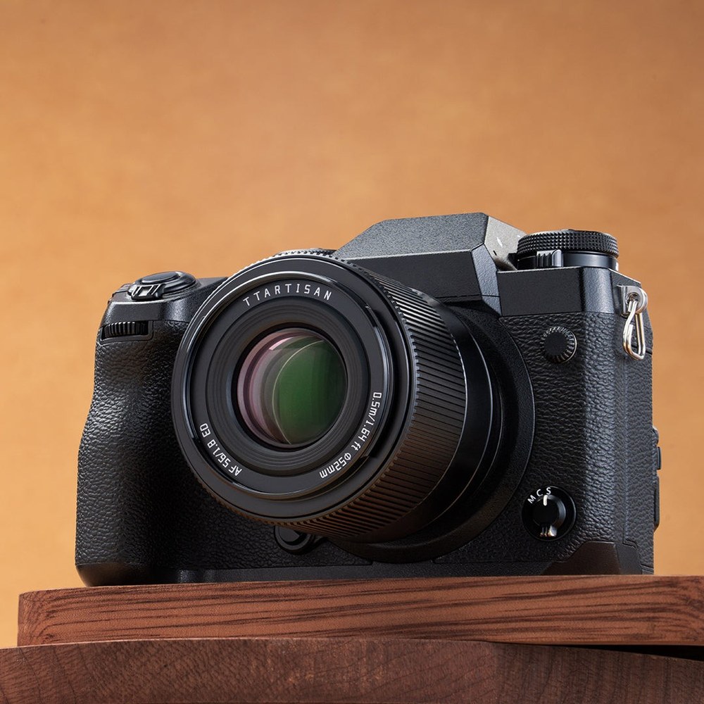 TTArtisan APS-C AF 56mm F1.8 – Optika s ED prvkom