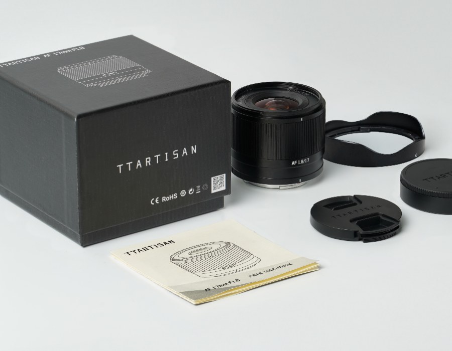 TTArtisan APS-C AF 17mm F1.8 – Obsah krabice