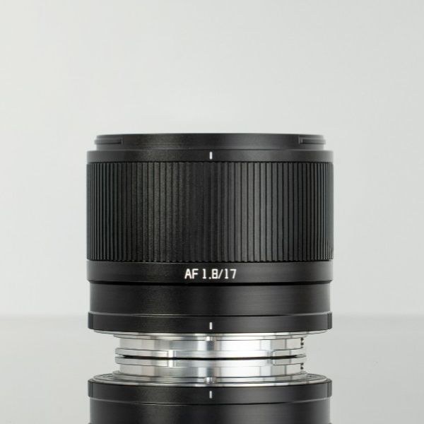 TTArtisan APS-C AF 17mm F1.8 – 14 prvkov v 10 skupinách