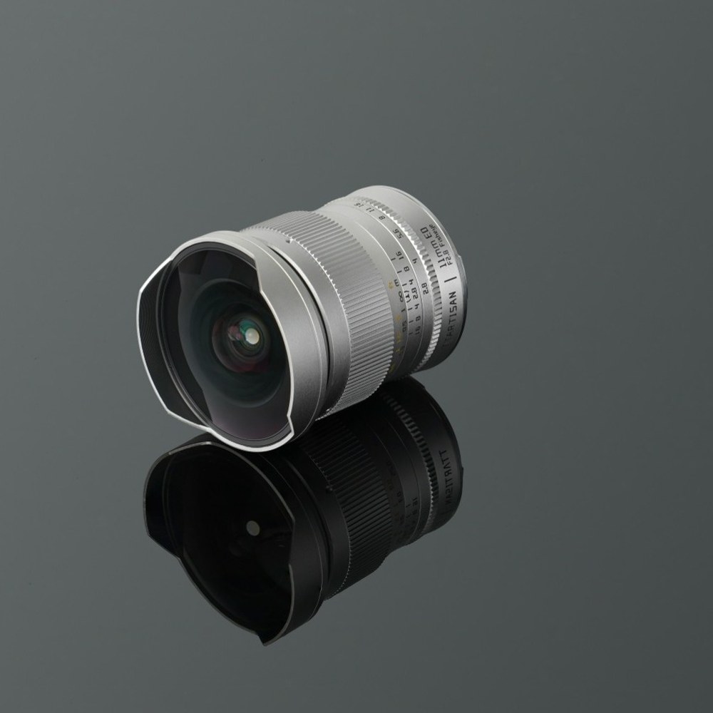 TTArtisan 11mm F2.8 Fisheye – Vstavaná slnečná clona