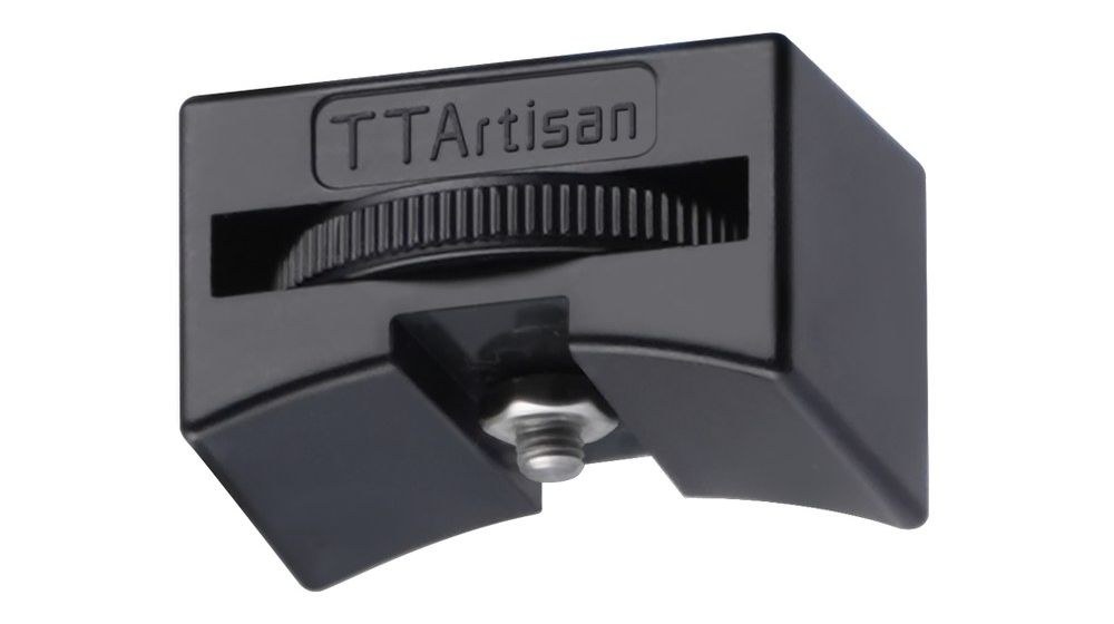 TTArtisan Macro 100mm F2.8 2x – Držiak cold shoe v balení