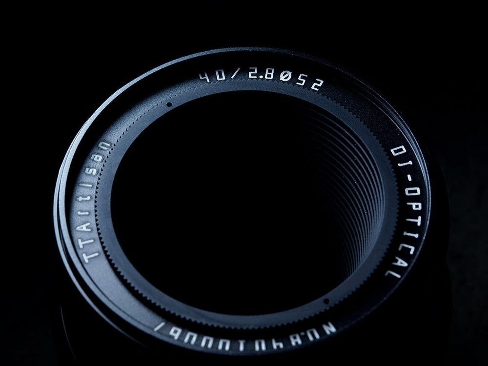 TTArtisan APS-C Macro 40mm F2.8 – Optika 8 prvkov v 7 skupinách