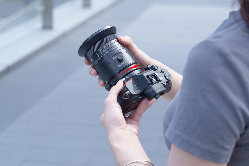 TTArtisan Tilt-Shift 17mm F4 – Otočenie o 360° s aretáciou po 15°